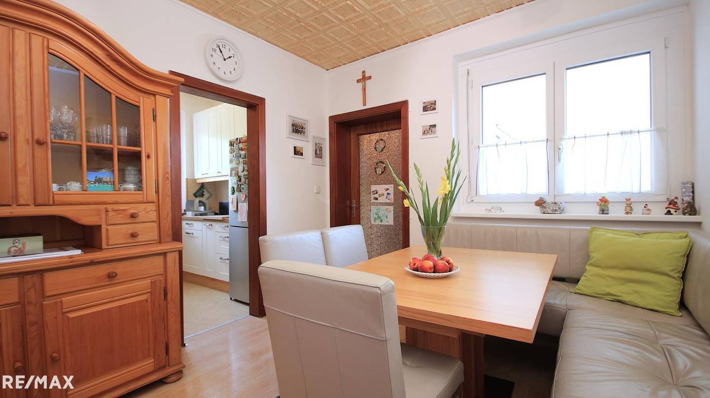 Helle Wohnung mit großer Loggia in grüner Lage