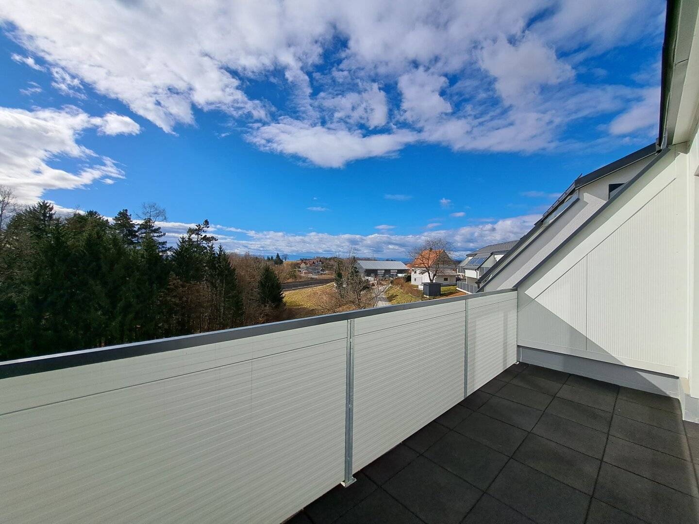 Lichtdurchflutete, moderne Wohnung mit Lift und Garagenstellplatz