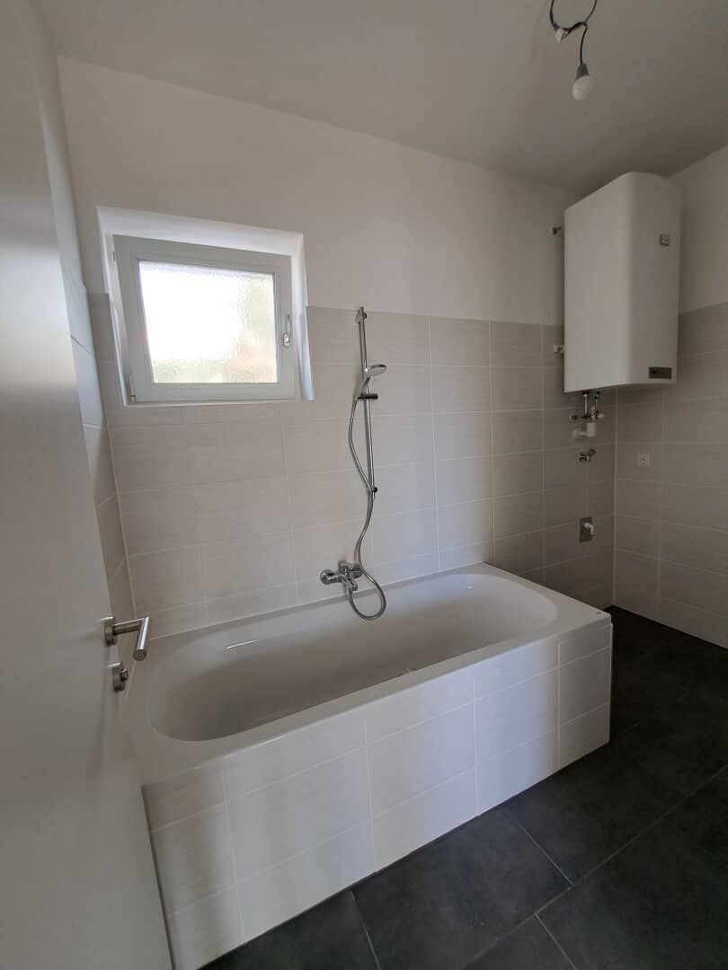 Lichtdurchflutete, moderne Wohnung mit Lift und Garagenstellplatz