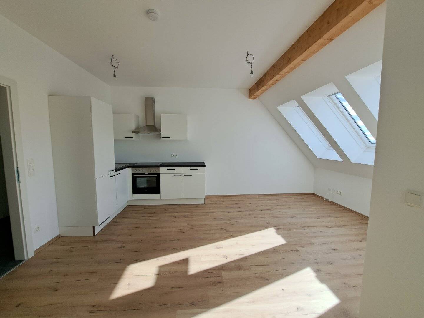 Lichtdurchflutete, moderne Wohnung mit Lift und Garagenstellplatz