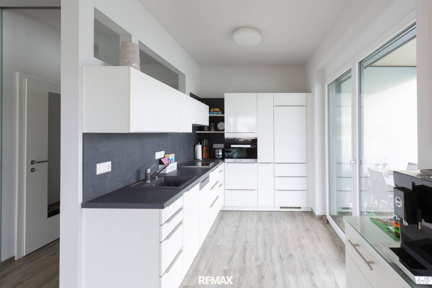 Penthouse above the roofs of Graz – Huge roof terrace, Mur view &amp; top-class infrastructure