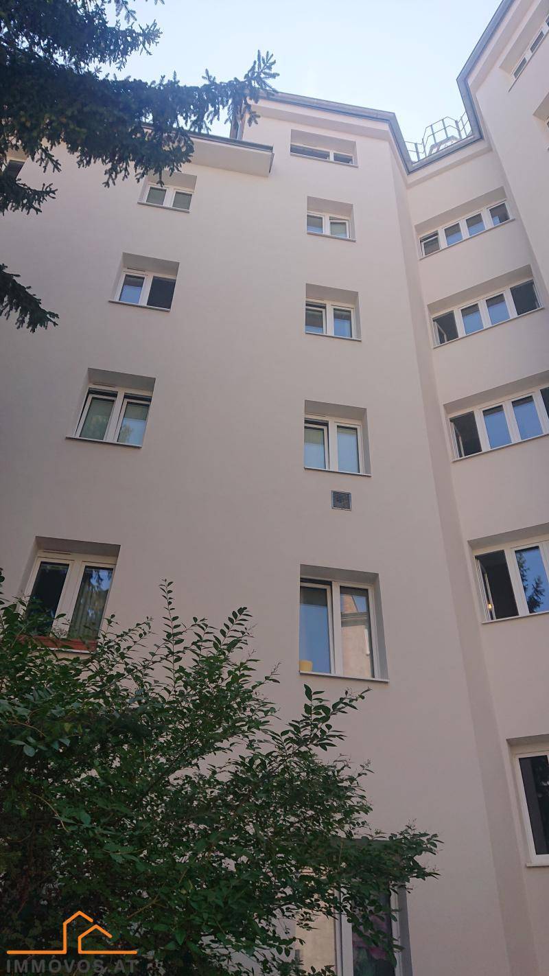 Bright apartment in a fully renovated building with separate kitchen
