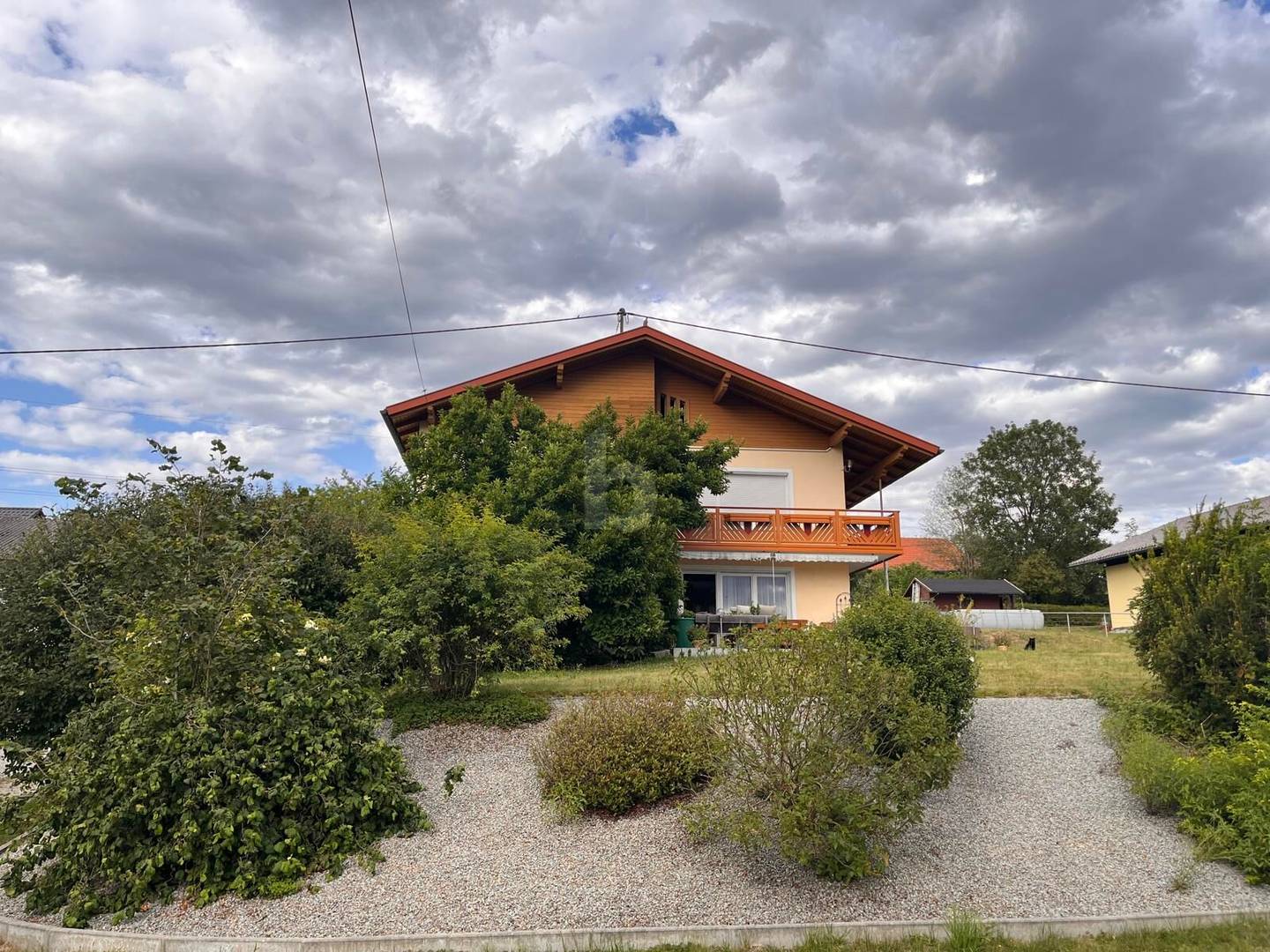 Accessible family apartment with garden and double garage