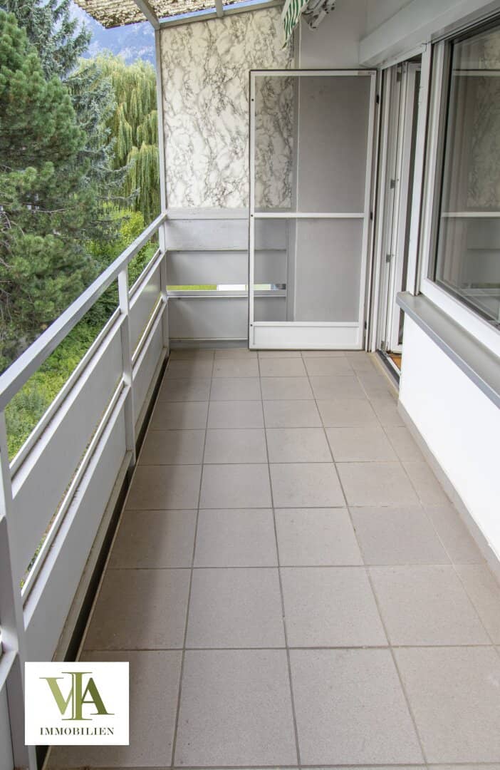Well laid out 3.5-room apartment with balcony (living area approx. 65 m²) including garage box in Völs for sale