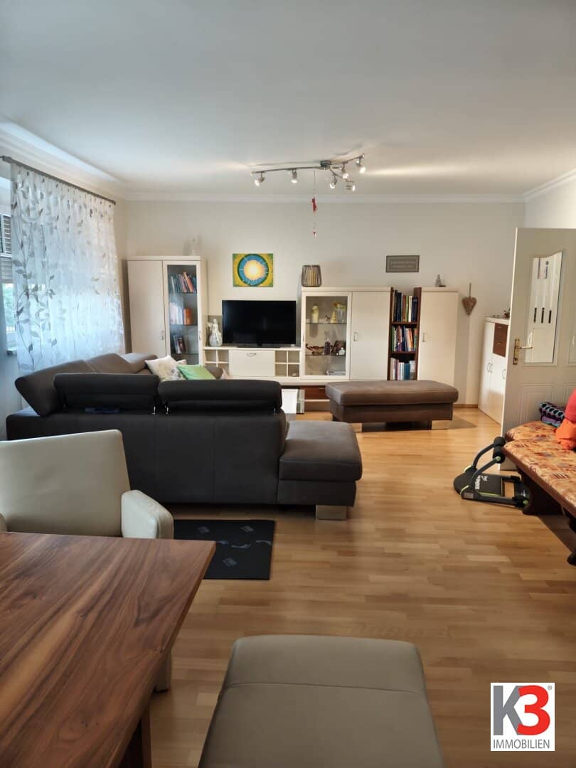 Tolle Liegenschaft mit Wintergarten, eigenem Brunnen und Doppelgarage in absoluter Ruhelage