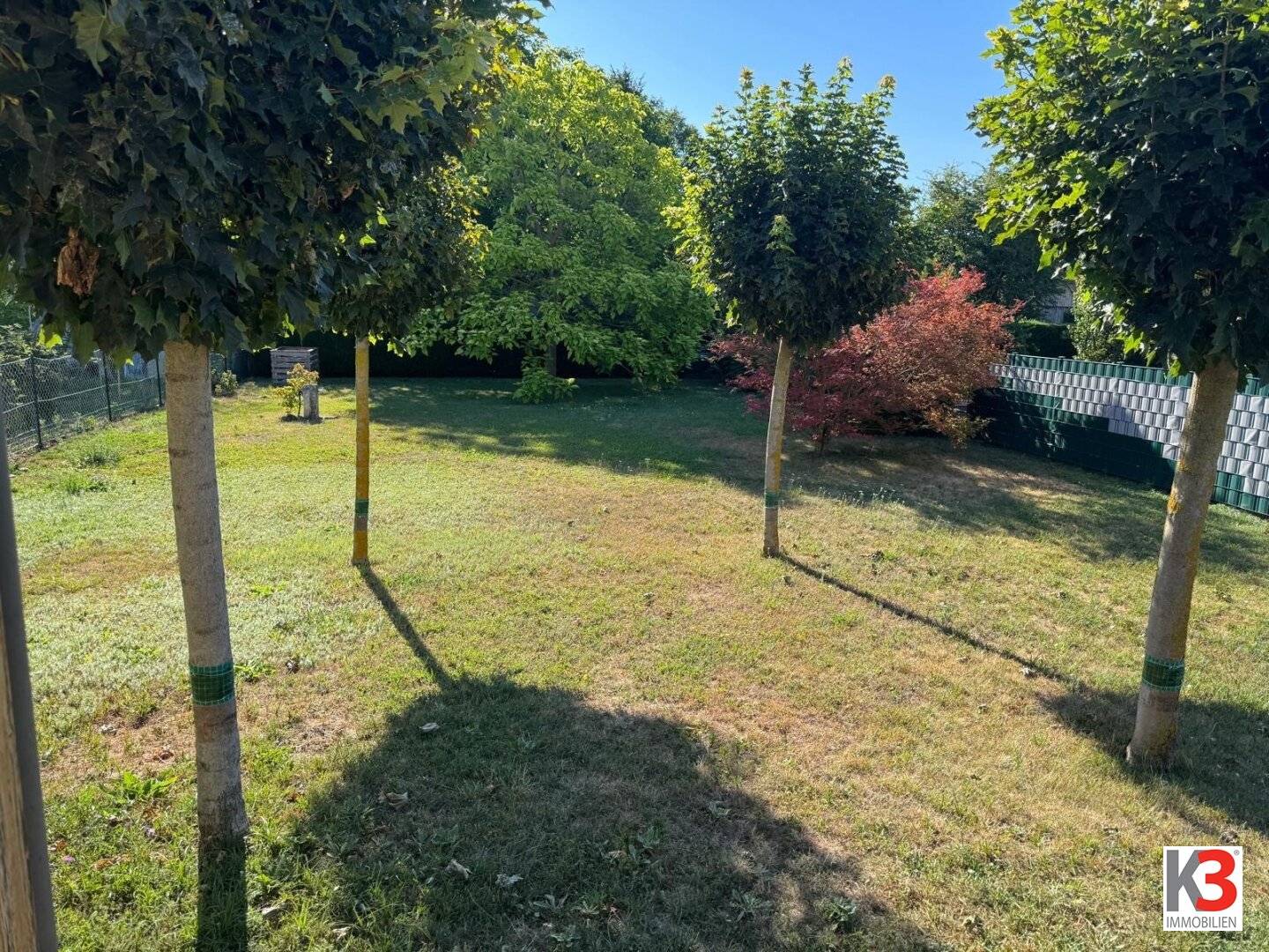 Great property with winter garden, private well and double garage in absolute quiet location