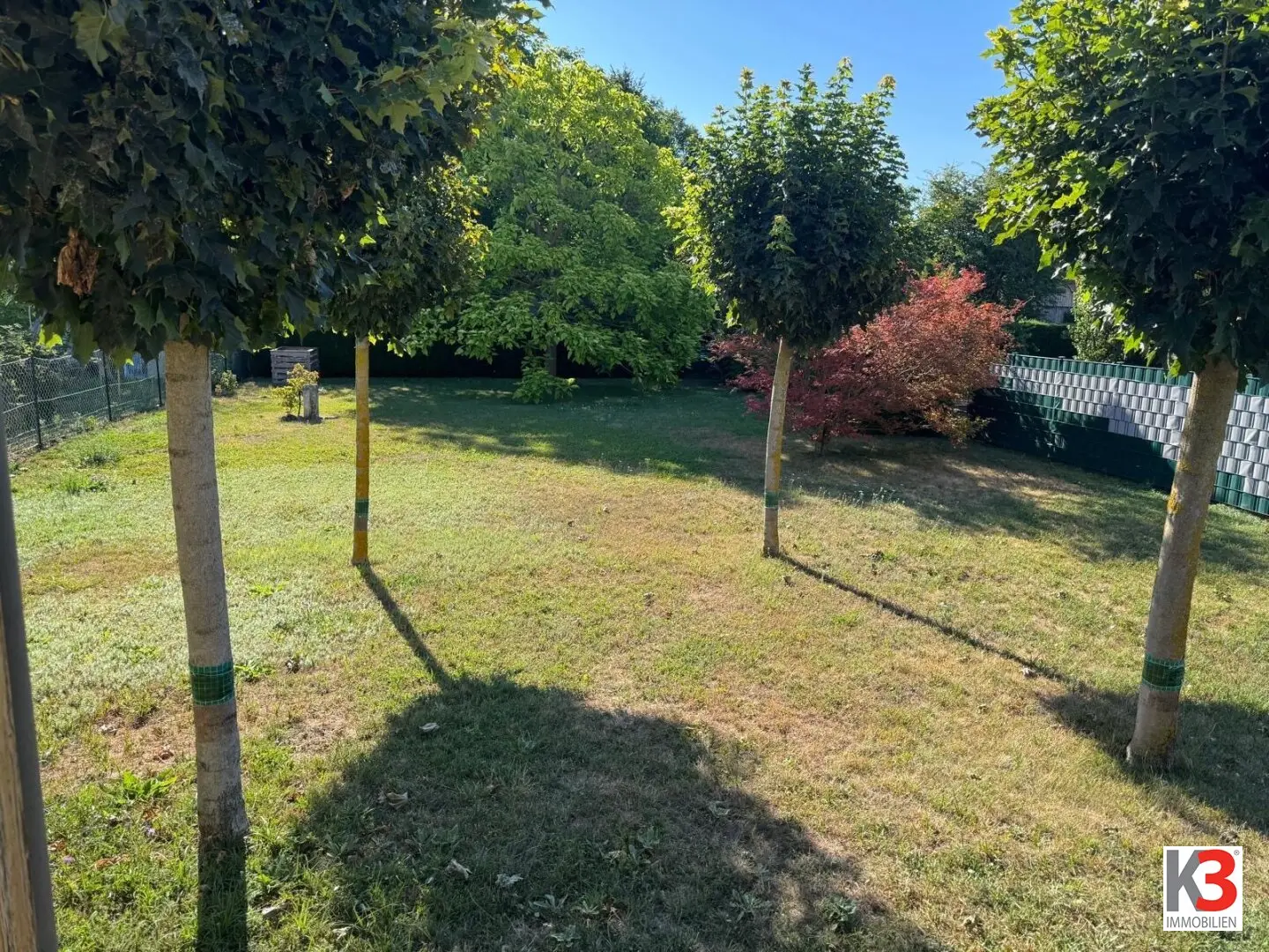Great property with winter garden, private well and double garage in absolute quiet location