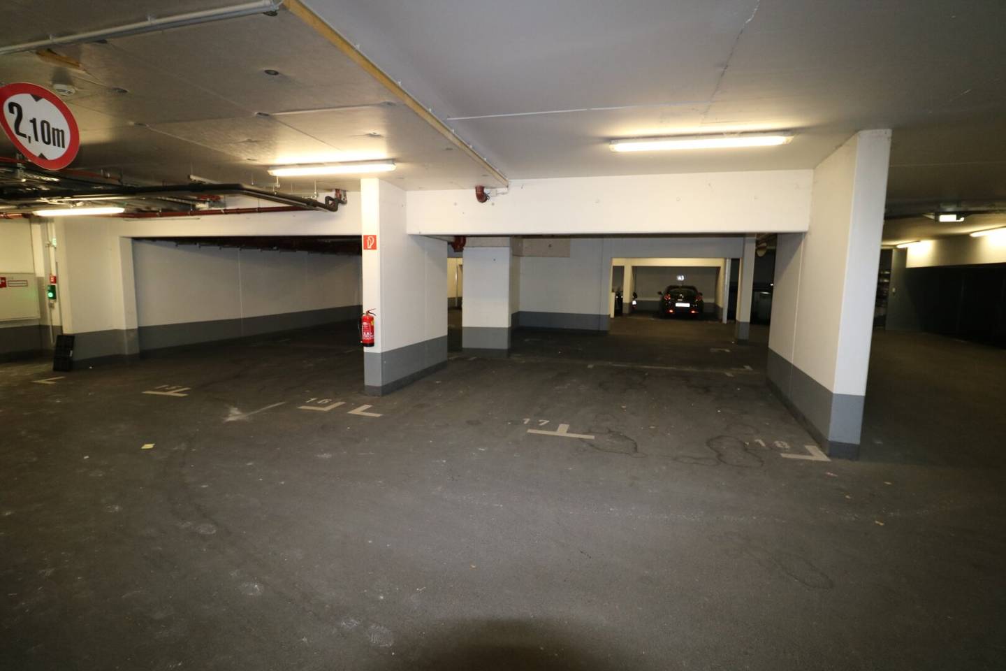 1060, geräumige Tiefgaragenplätze Nähe U6 Gumpendorfer Straße