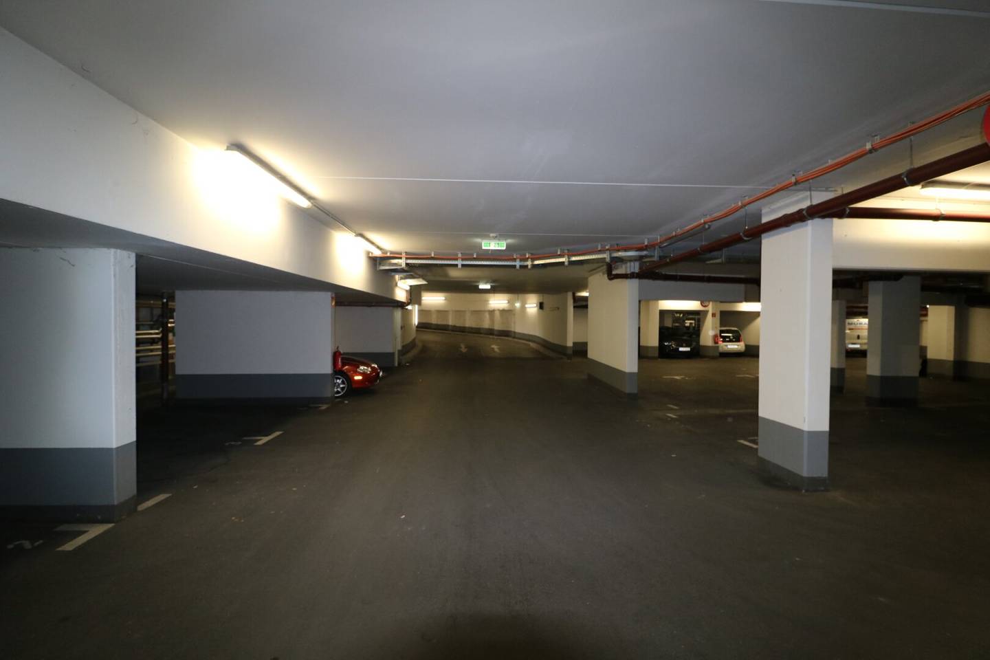 1060, geräumige Tiefgaragenplätze Nähe U6 Gumpendorfer Straße