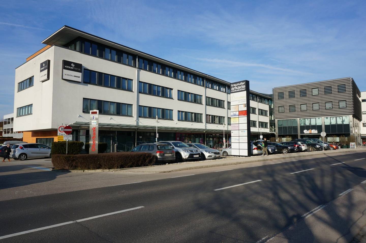 2 room office in the Traunuferarkade Thalheim bei Wels for rent
