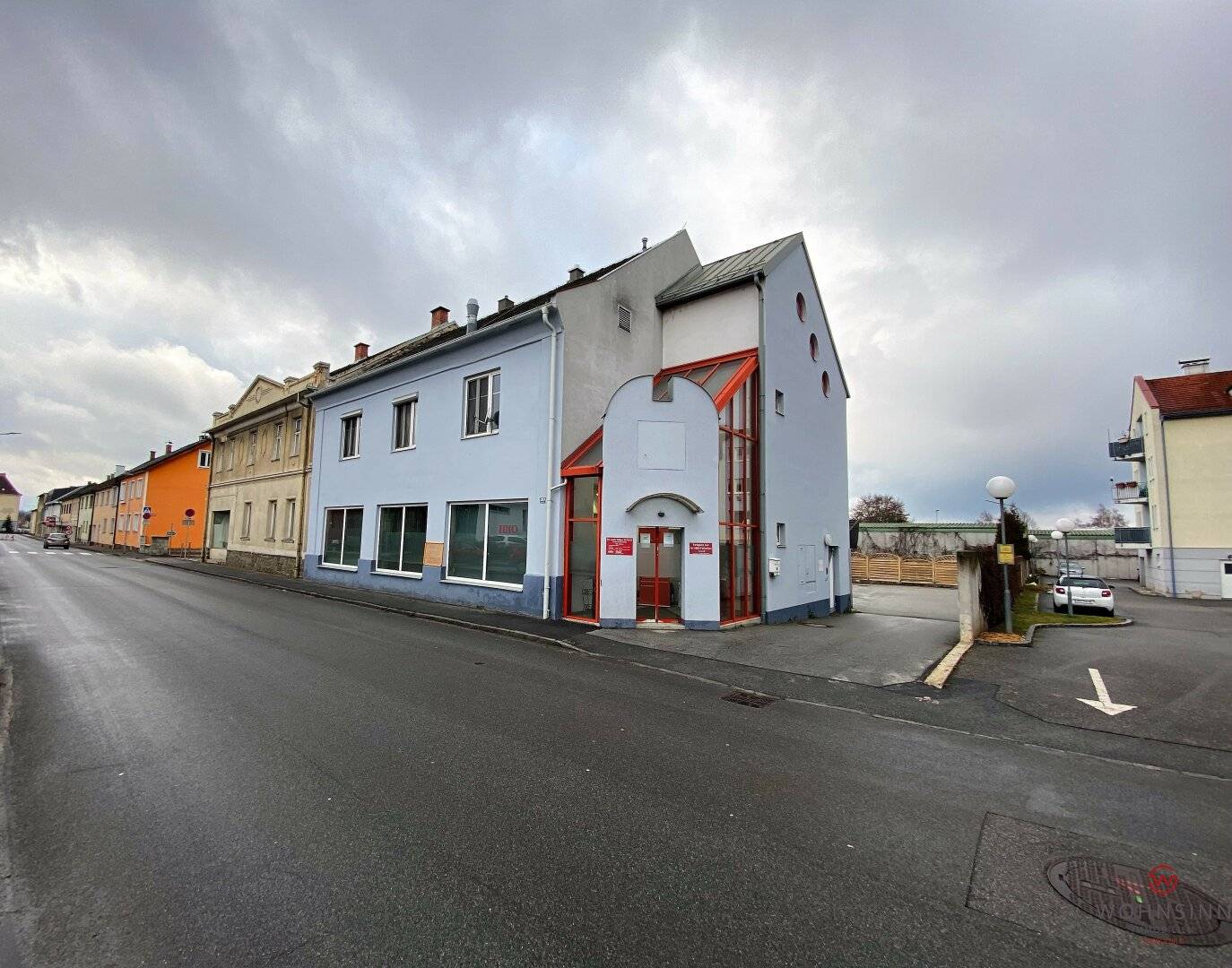Modern office and practice space with garden, residential possibility and parking options in Gmünd