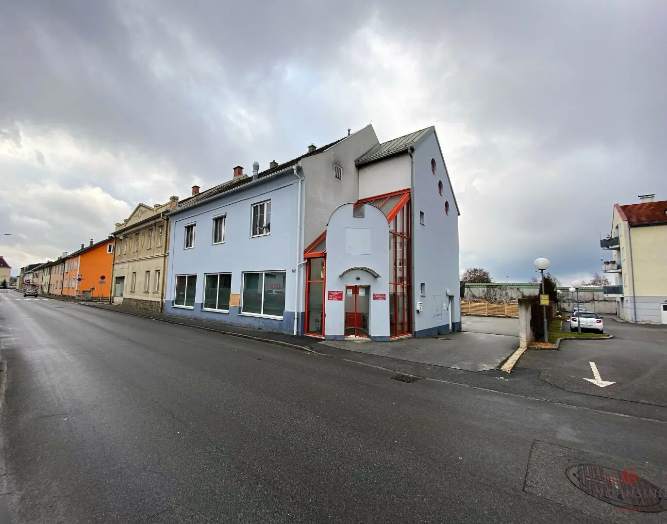 Spacious multi-family house with garden and parking spaces in Gmünd, perfect for families or investors