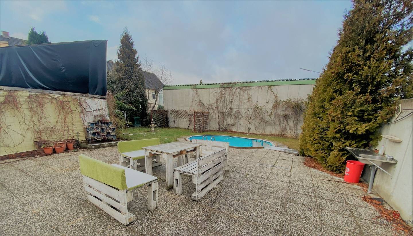 Modern office and practice space with garden, residential possibility and parking options in Gmünd