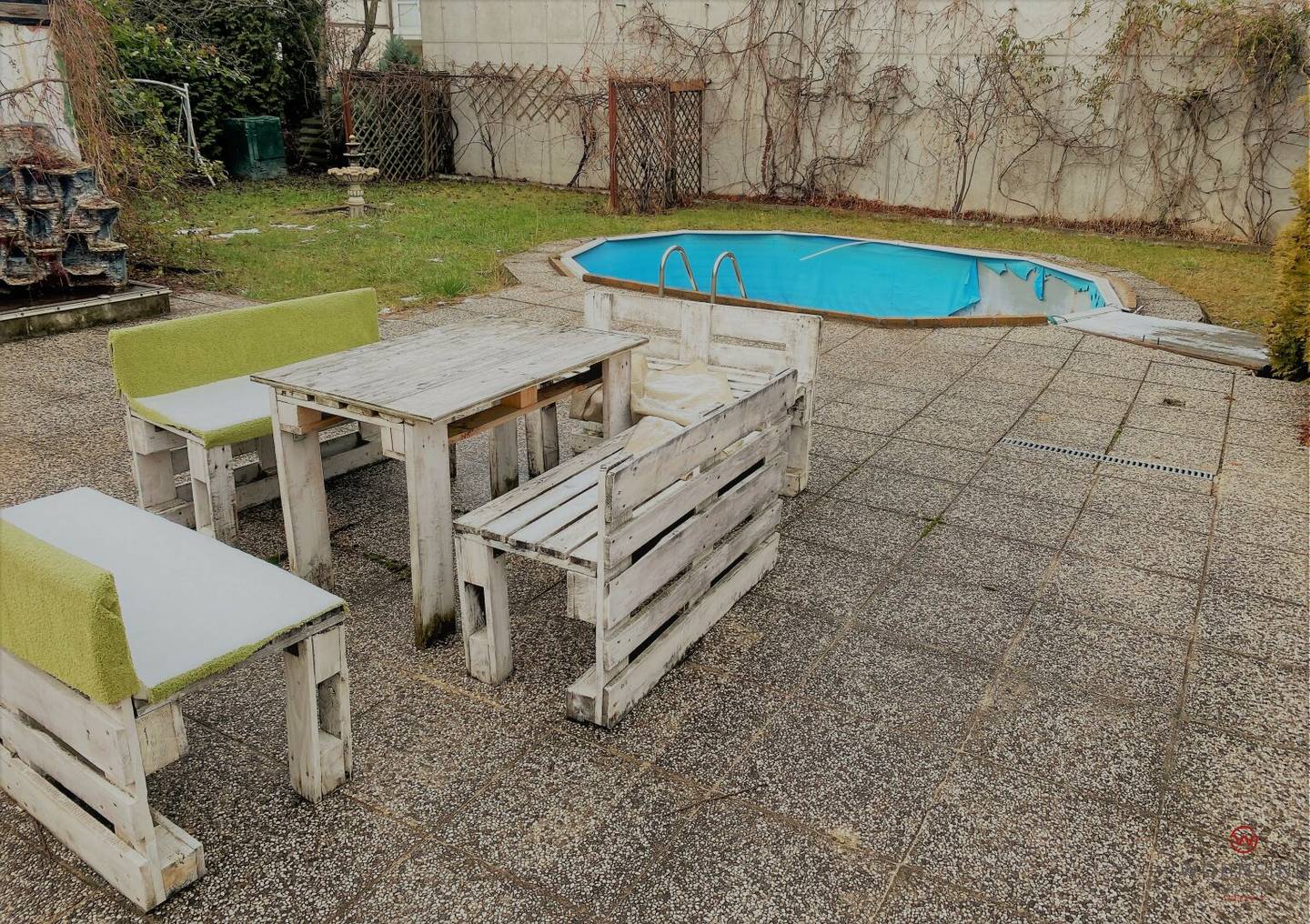 Modern office and practice space with garden, residential possibility and parking options in Gmünd