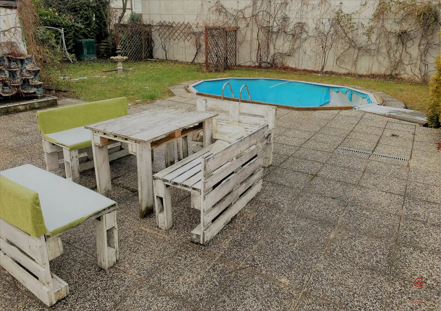 Spacious multi-family house with garden and parking spaces in Gmünd, perfect for families or investors
