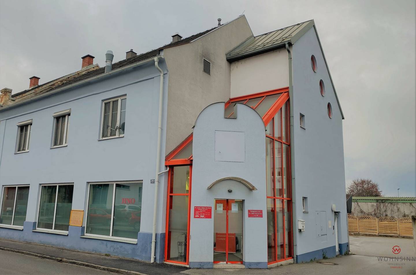 Modern office and practice space with garden, residential possibility and parking options in Gmünd