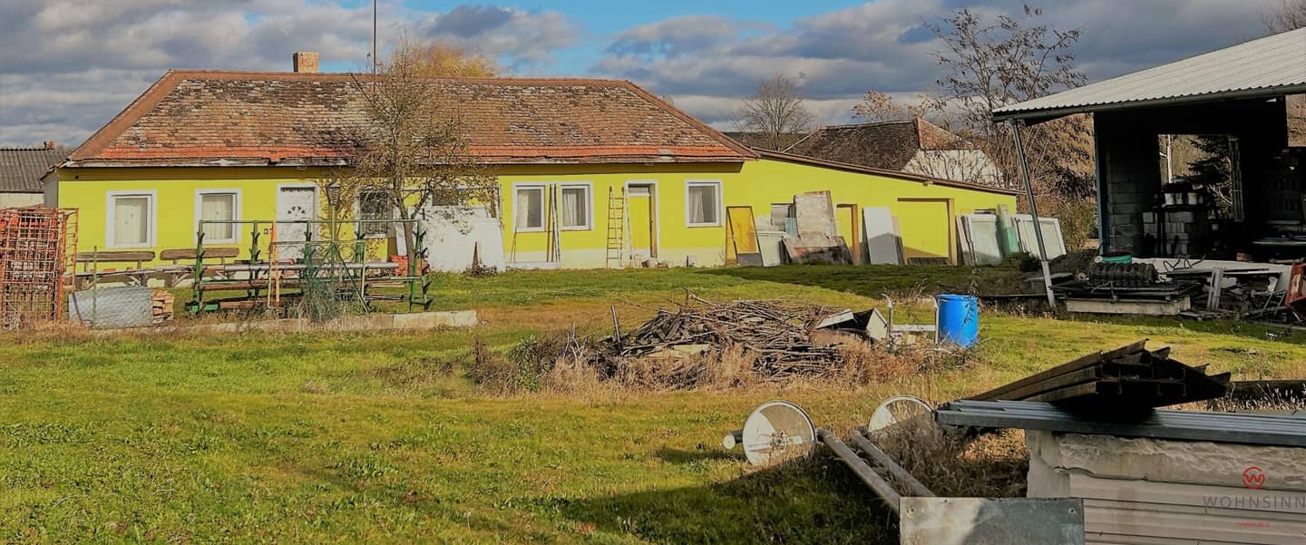 Großes Grundstück mit Einfamilienhaus und Lagerhalle