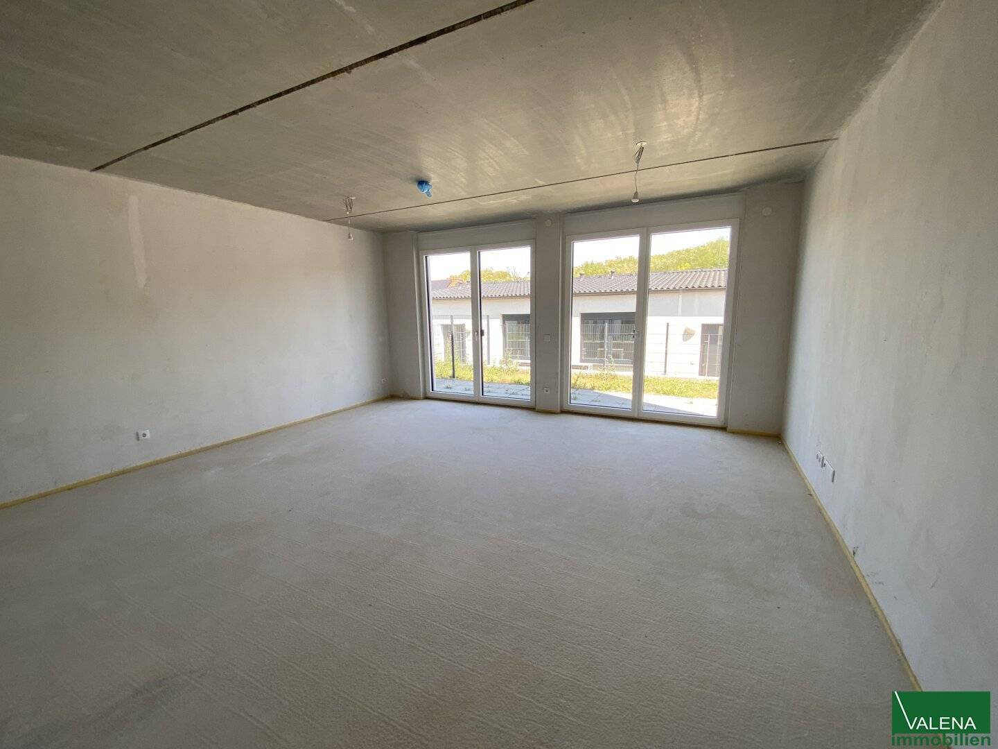 Neue Doppelhaushälfte in Ebendorf, belagsfertig – Wohnküche und 3 Schlafzimmer, Garten, Terrasse. Erstbezug! Nähe zum Landesklinikum Mistelbach!
