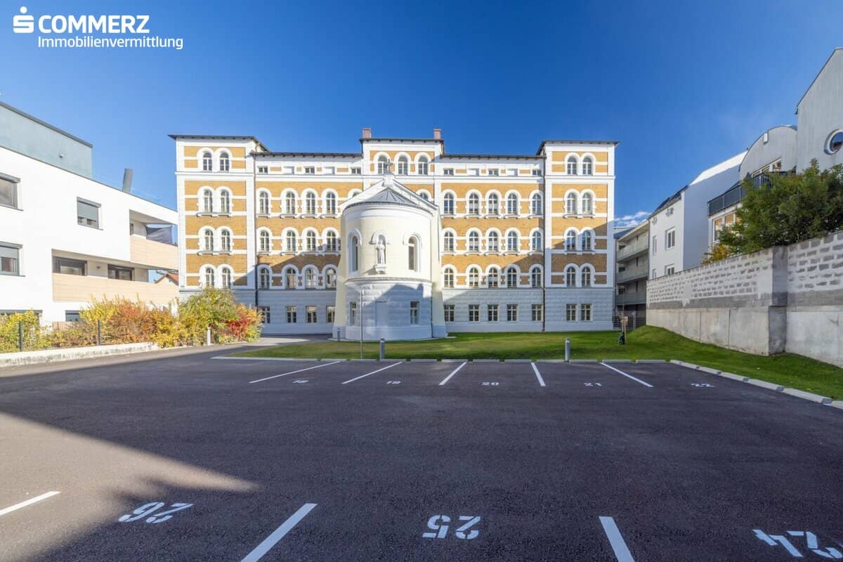 Bright 2-room apartment with old building charm