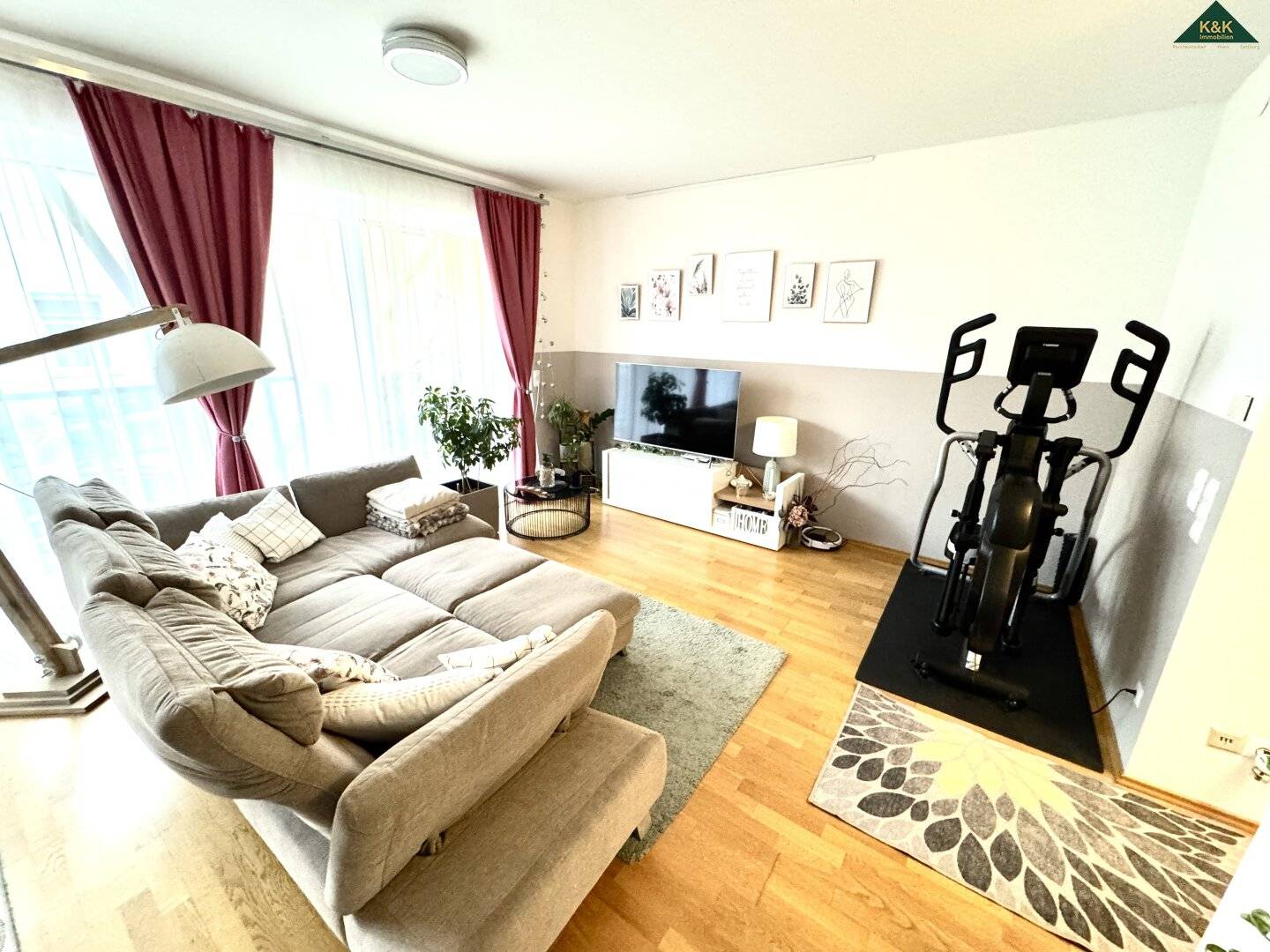 Central living with 2 loggias and private garden