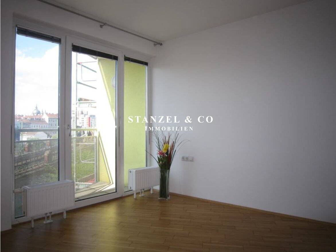 Sunny apartment with balcony in central quiet location