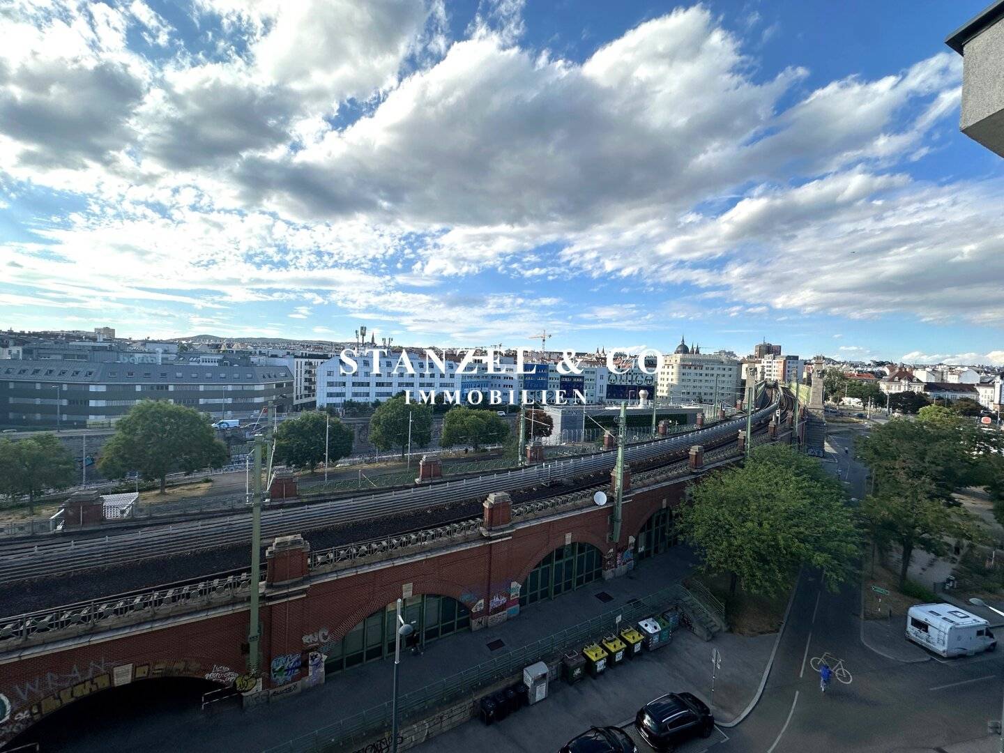 Sunny apartment with balcony in central quiet location