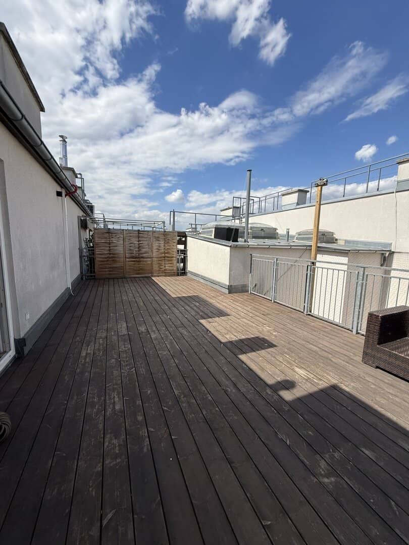 Beautiful 4 room penthouse apartment with 42m² terrace - unlimited