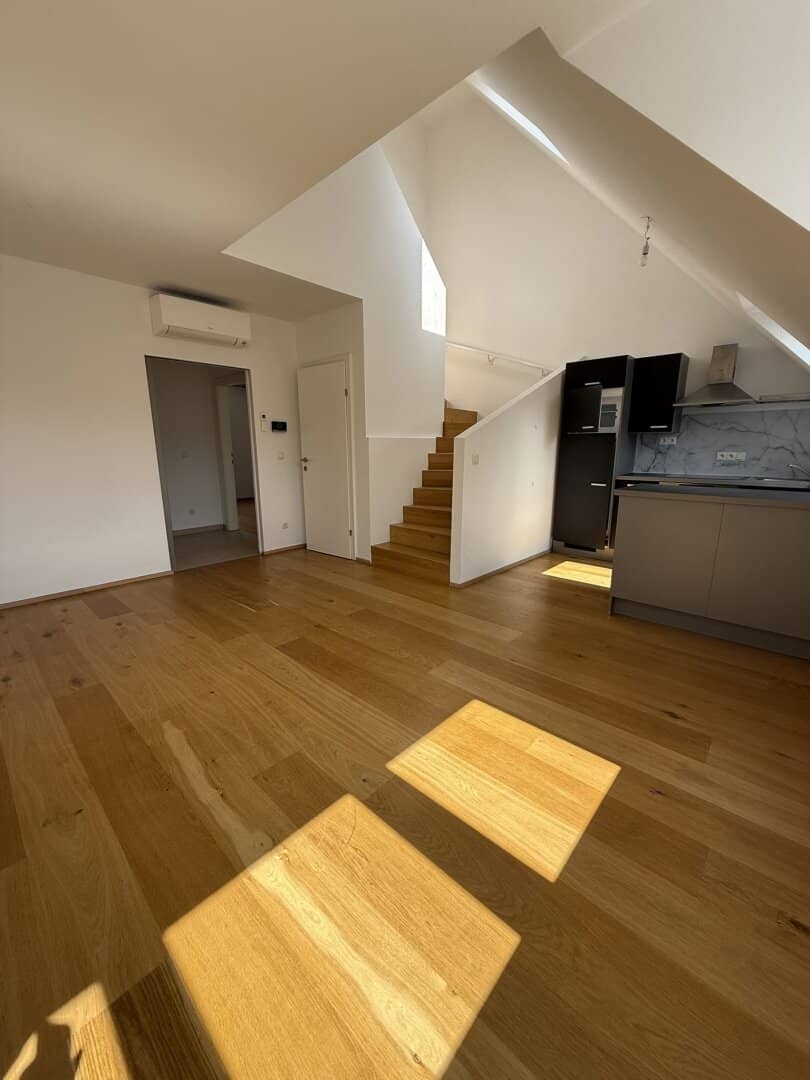 Beautiful 4 room penthouse apartment with 42m² terrace - unlimited