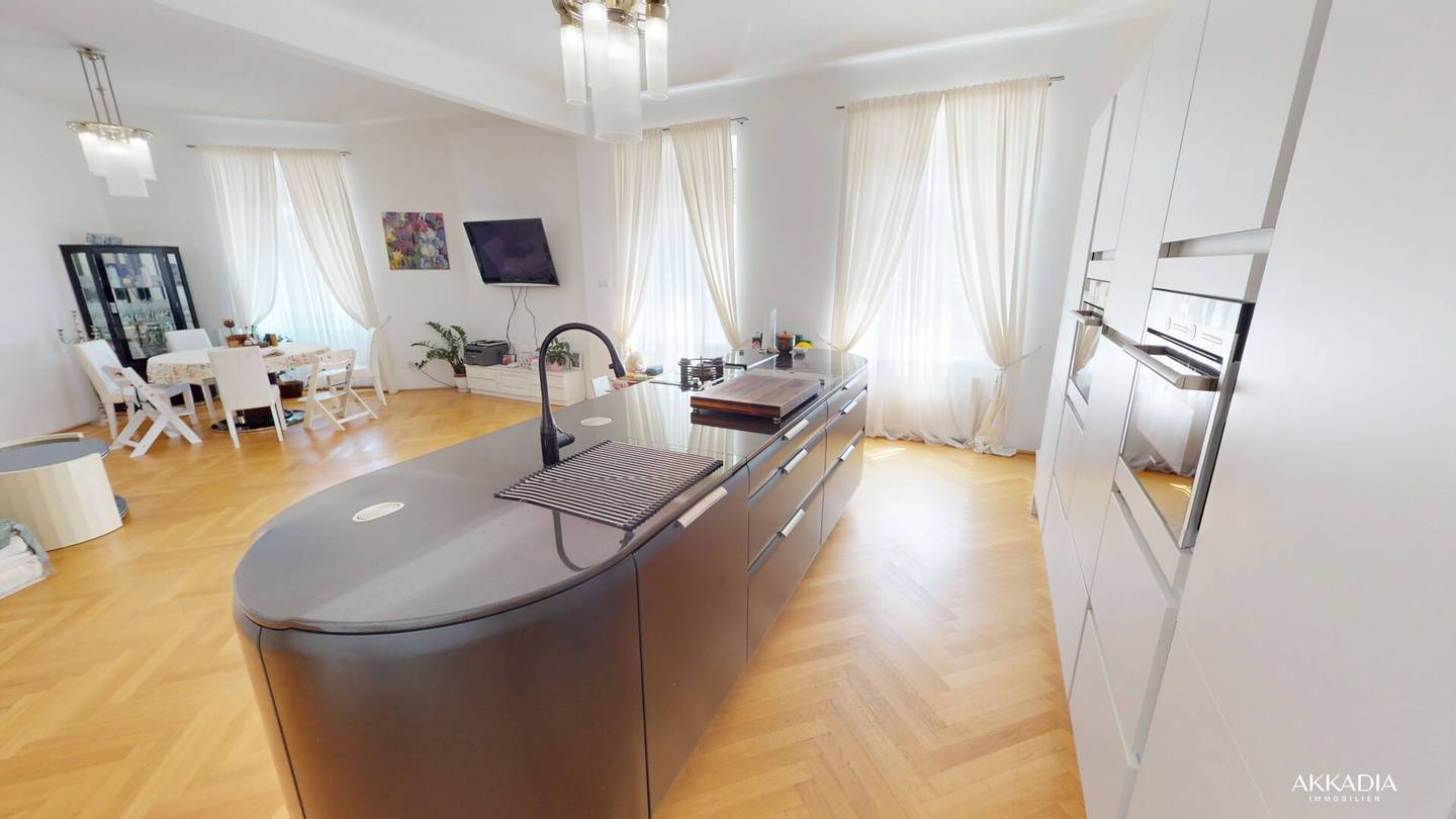 Stylish 4-room period apartment with high-quality fittings near Schweizergarten