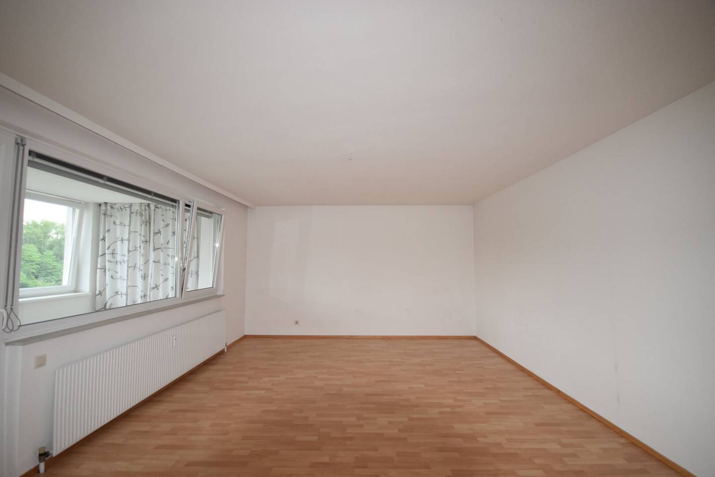 BERGHEIM - Large bright 3.5 room apartment with loggia near local railway stop
