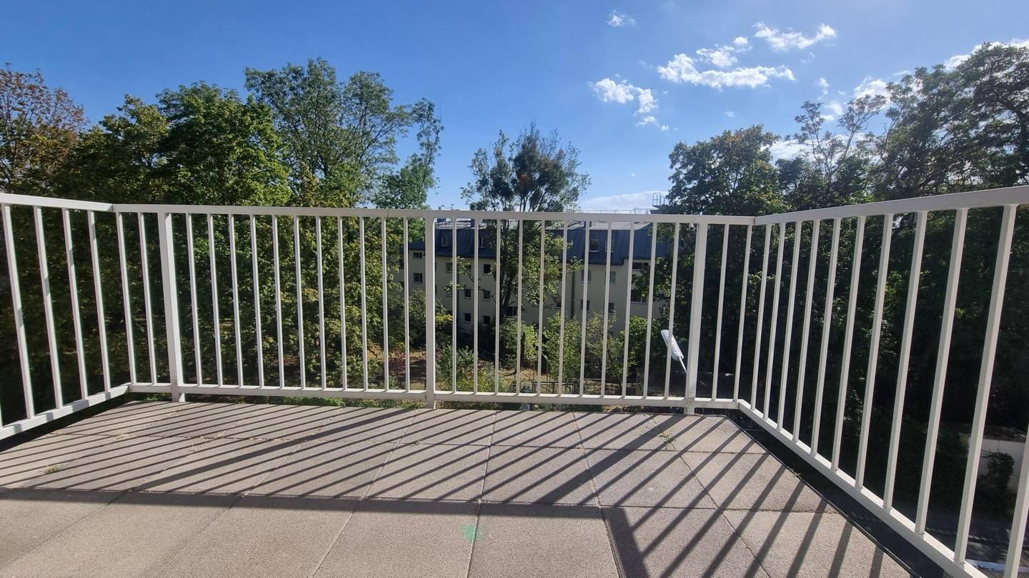 Sunny new build apartment with balcony