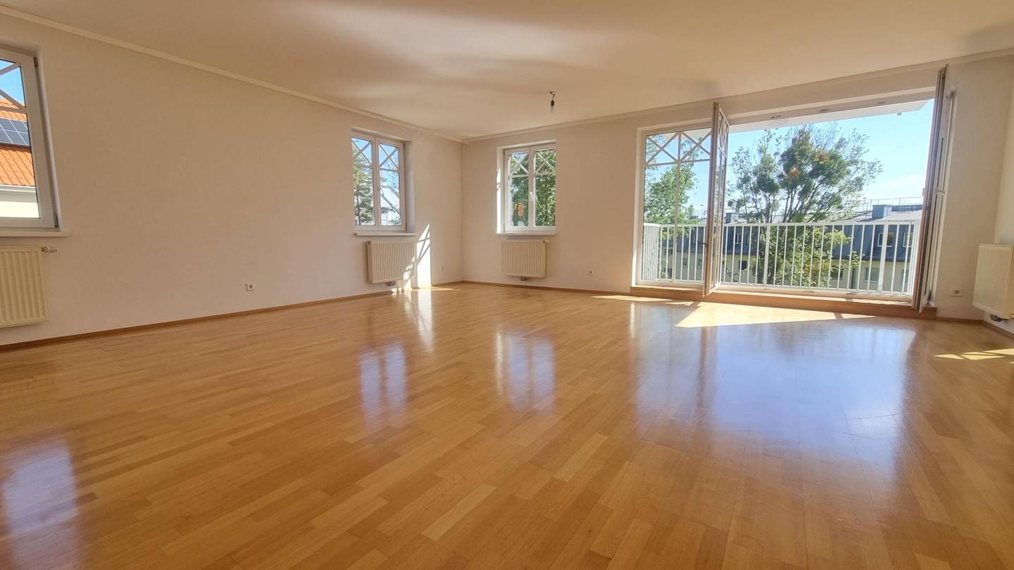 Sunny new build apartment with balcony