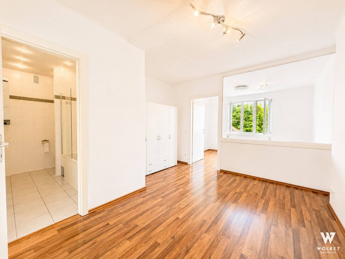 Bright 3-room apartment in absolute quiet with dream green view in 1230 Vienna | Very well maintained communal garden