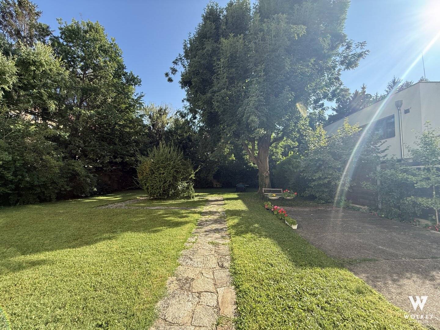 Bright 3-room apartment in absolute quiet with dream green view in 1230 Vienna | Very well maintained communal garden