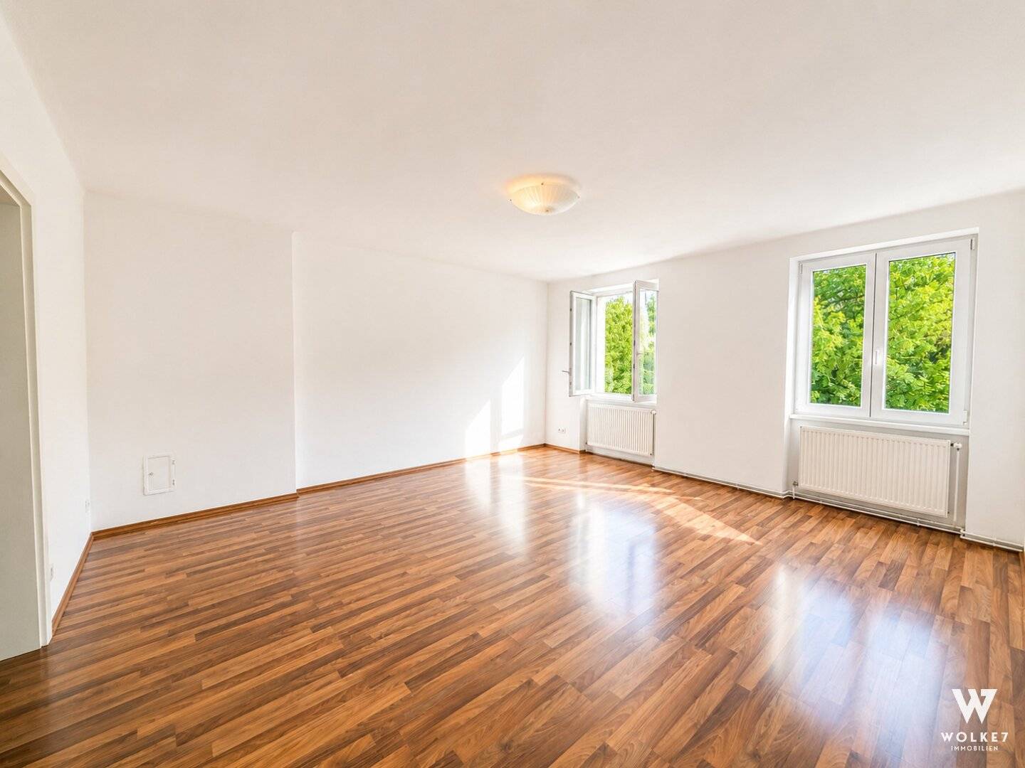 Bright 3-room apartment in absolute quiet with dream green view in 1230 Vienna | Very well maintained communal garden