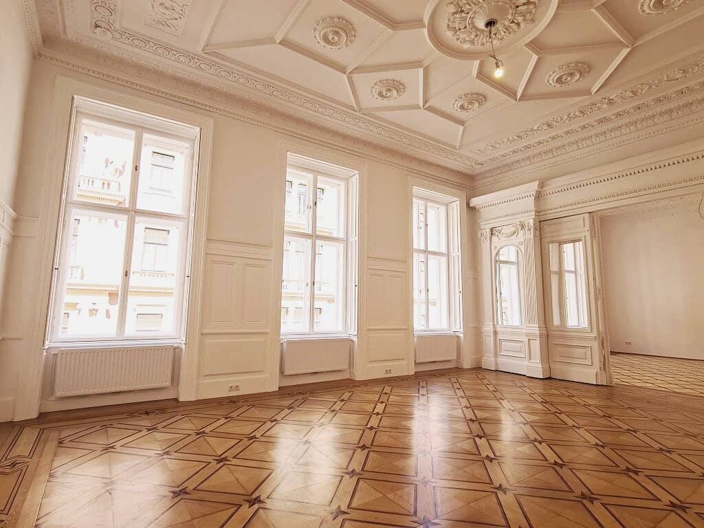 BÖRSE-NÄHE, ERSTBEZUG, 131 m2 Altbau, 2 Zimmer, Wohnküche, Wannenbad, Parketten, Stuck, 2. Liftstock, Zelinkagasse