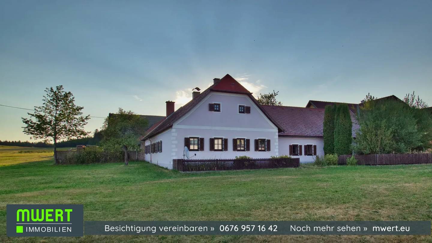 Gepflegter Vierkanthof für Großtierhaltung geeignet