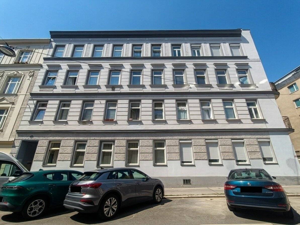 1-room apartment with potential in well-maintained historic building 16th district, near Familienplatz