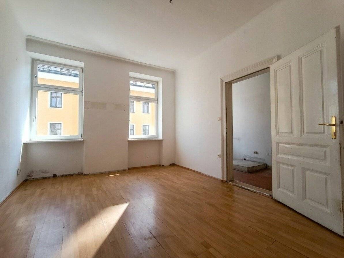 1-room apartment with potential in well-maintained historic building 16th district, near Familienplatz