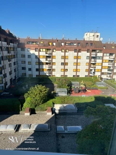 Rented investment apartment | Ideal for investors or owner-occupiers | 3-room family apartment | approx. 75 m² | 5th floor with lift | Distant view
