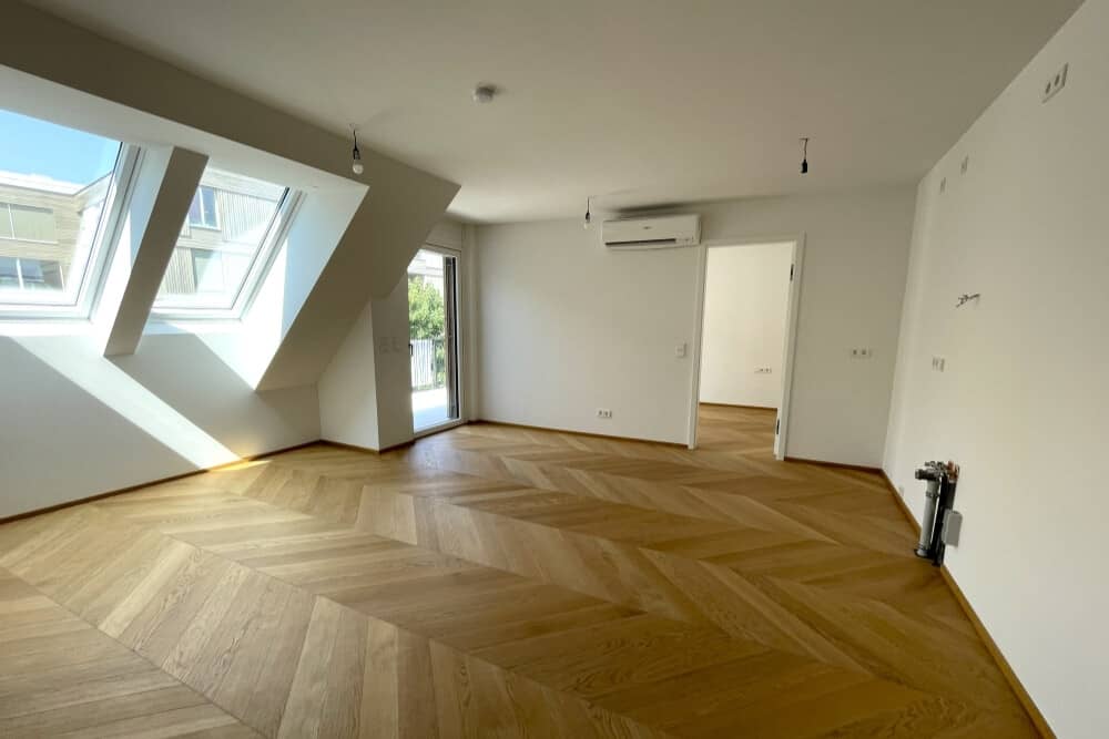 Bright Dachgeschosswohnung with west balcony Ober St Veit