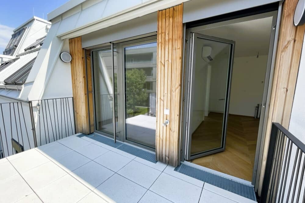 Bright Dachgeschosswohnung with west balcony Ober St Veit