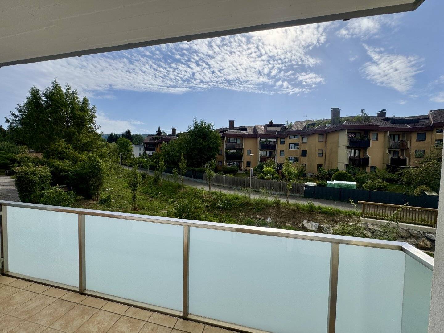 More than four walls – a home with perspective. Condominium with balcony and garage ...!