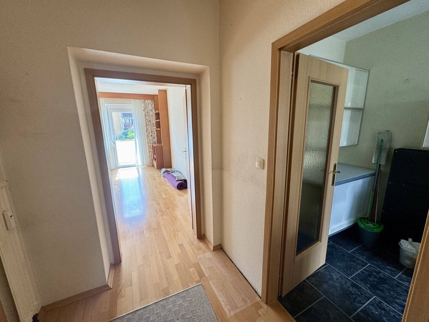 More than four walls – a home with perspective. Condominium with balcony and garage ...!