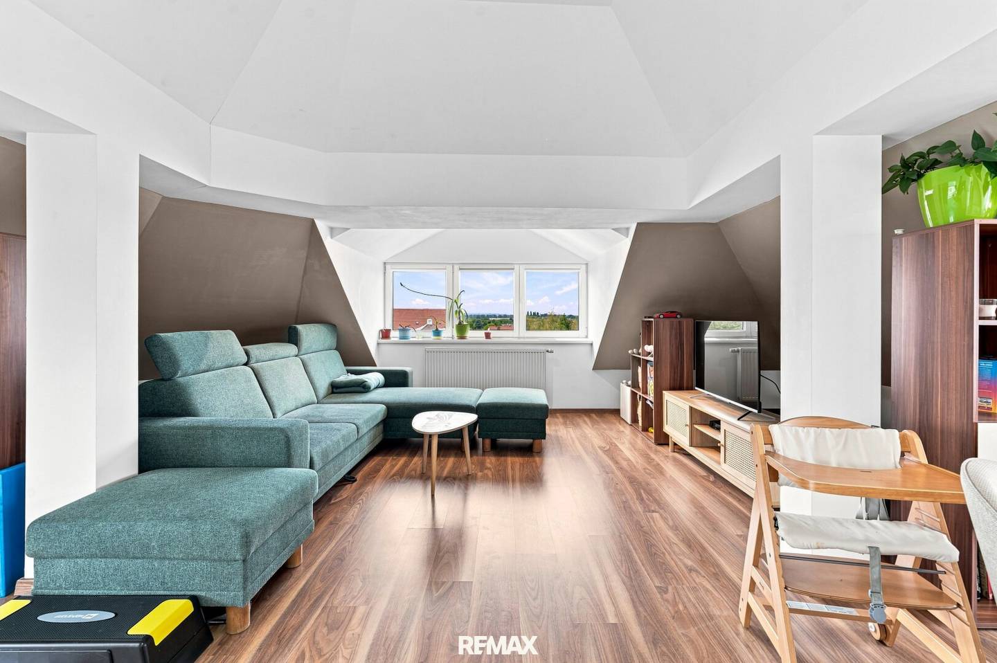 Attractive 3-room penthouse apartment in Maria Ellend: approx. 111 m2, terrace &amp; 2 parking spaces