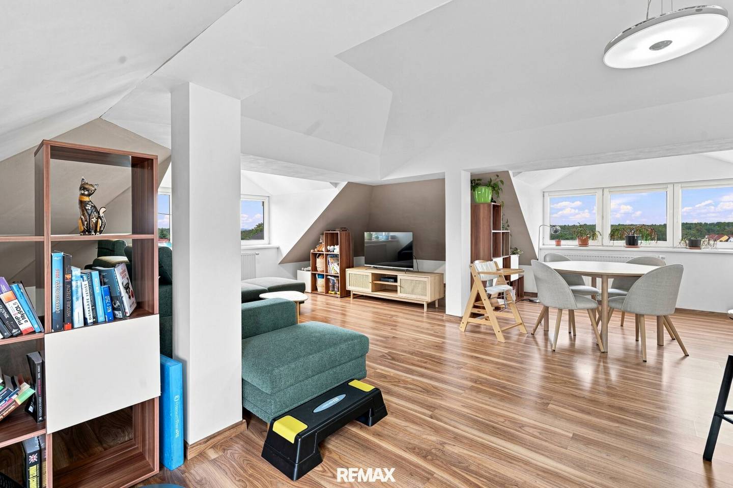 Attractive 3-room penthouse apartment in Maria Ellend: approx. 111 m2, terrace &amp; 2 parking spaces
