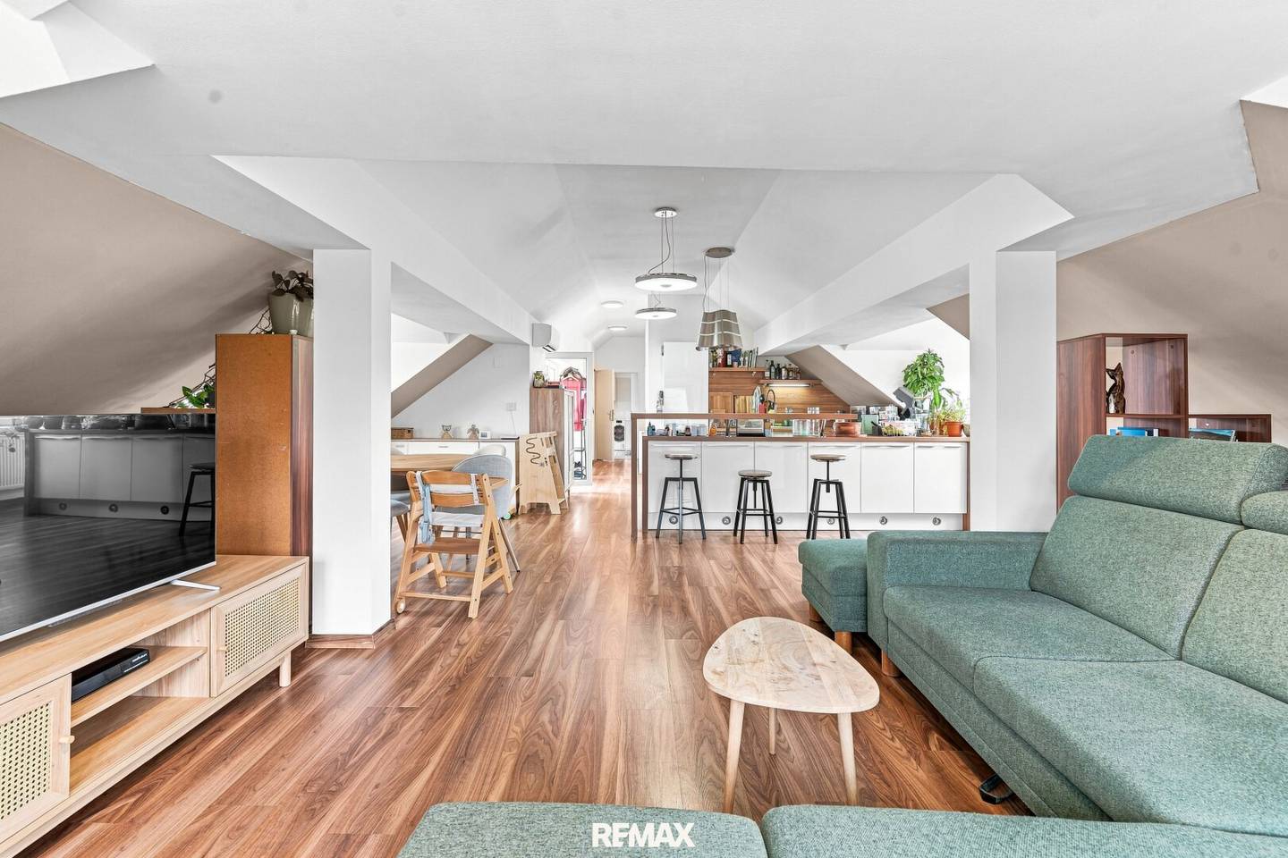 Attractive 3-room penthouse apartment in Maria Ellend: approx. 111 m2, terrace &amp; 2 parking spaces