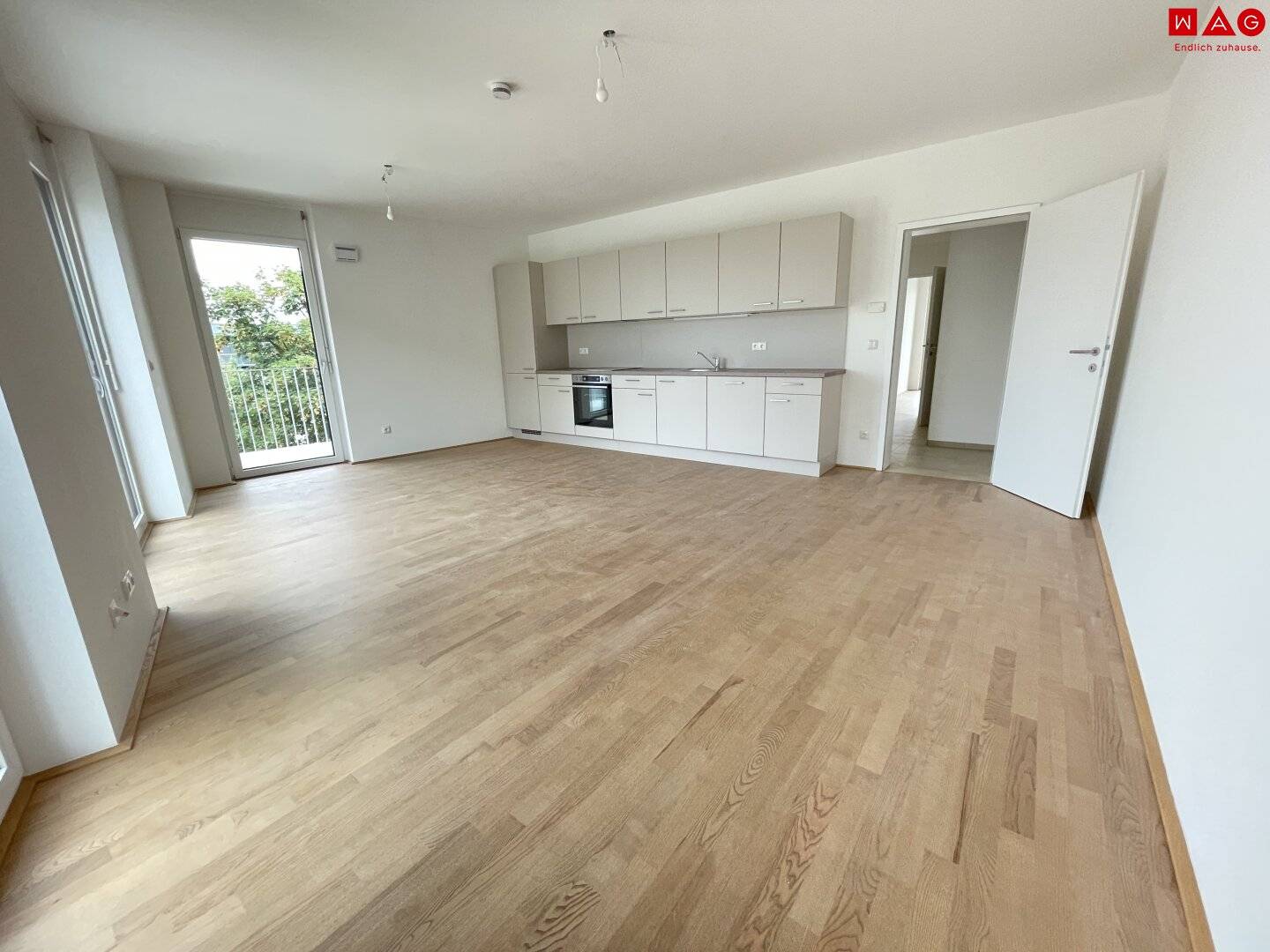 Attractive 4-room apartment with daylight bathroom!