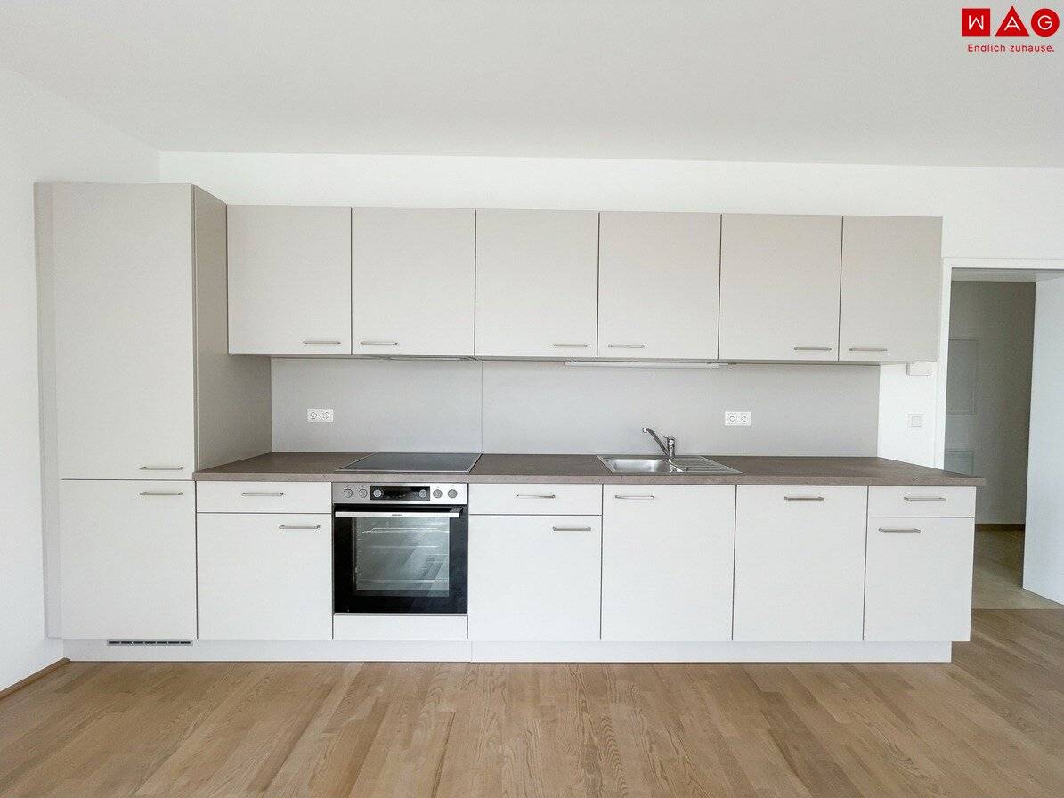 Attractive 4-room apartment with daylight bathroom!
