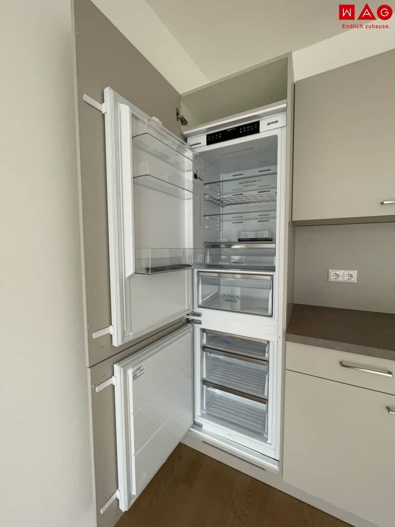 Attractive 4-room apartment with daylight bathroom!